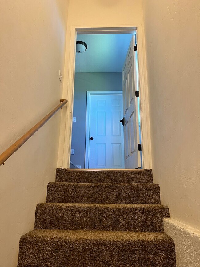 Building Photo - Bright 2 Bed / 2 Bath Basement Apartment with Garage Access – Driggs, ID