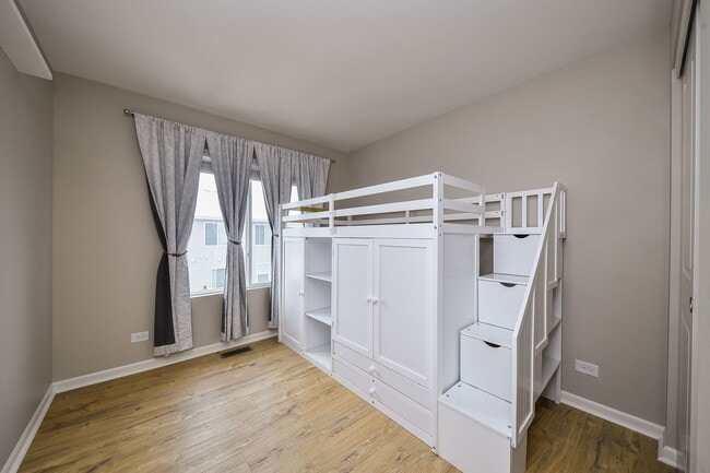 Building Photo - 2480 Bella Dr