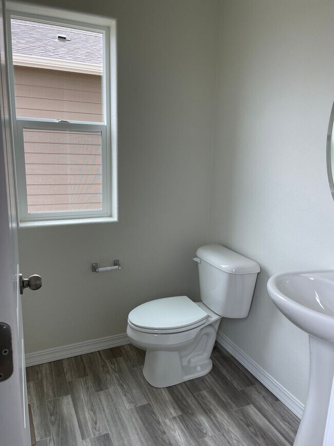 Building Photo - Single family home in Chapel Heights!