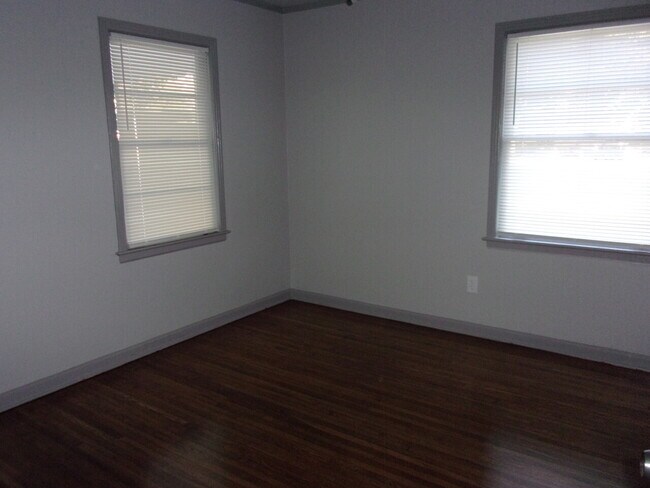 Building Photo - 1150 W. Lexington