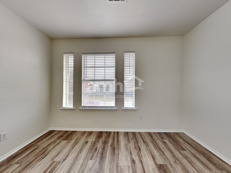 Building Photo - 312 Pepperwood Trl