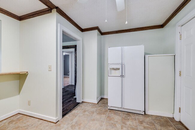 Building Photo - Spacious 3BR Home in Newington – Quiet Living with Room to Enjoy