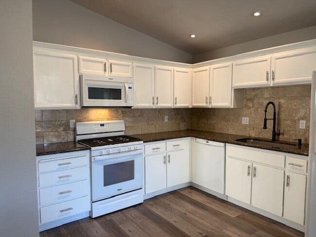 Building Photo - Single Level Remodeled House in Rohnert Pa...