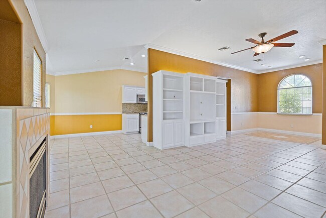 Building Photo - 208 Palm Cir