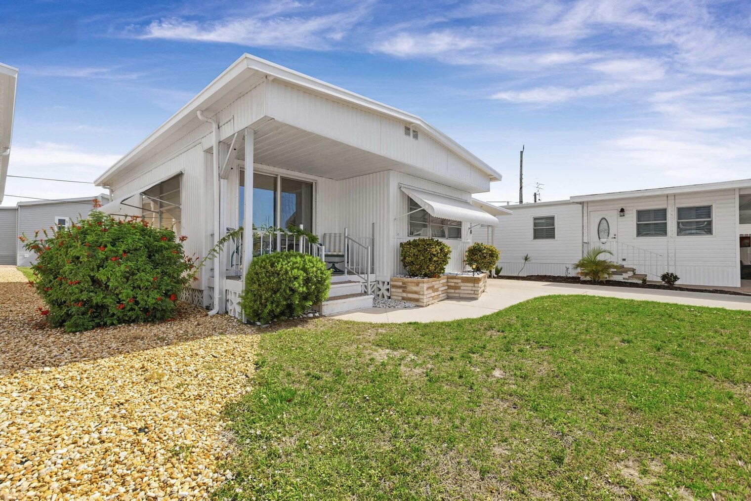 Building Photo - 718 S Green Cir