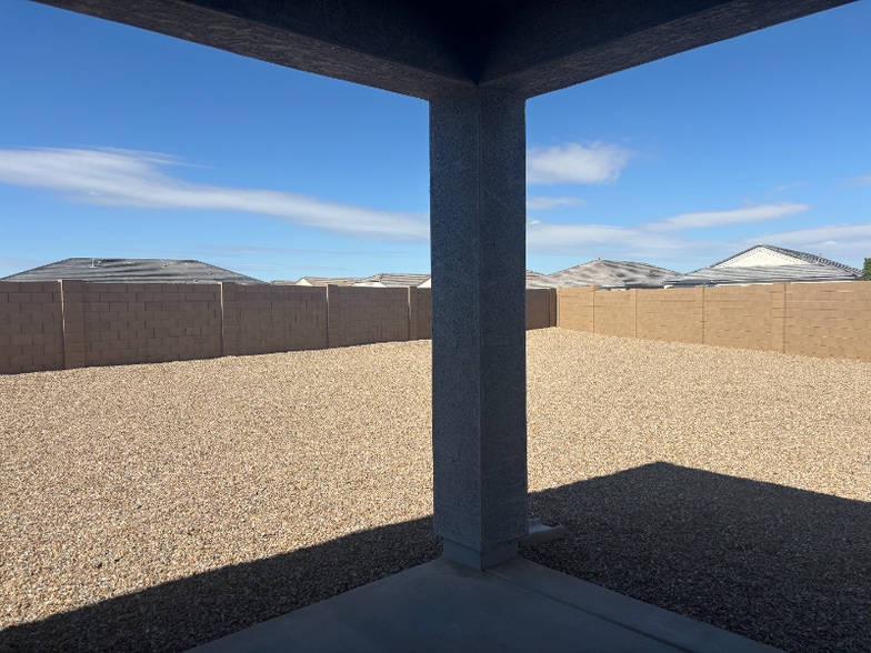 Building Photo - 28242 N Nealite Dr