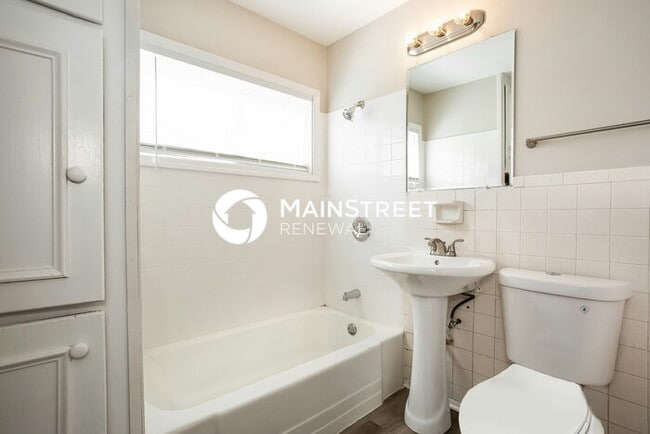 Building Photo - 3 Bedroom Pet-Friendly Home in Indianapolis, IN with Main Street Renewal