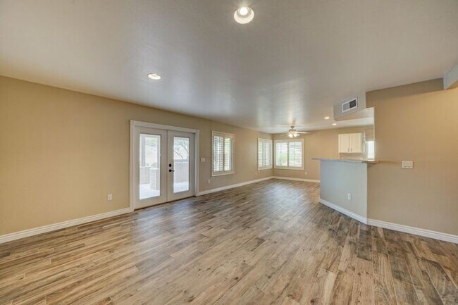 Building Photo - COMING SOON! Gorgeous Gilbert Home with Go...