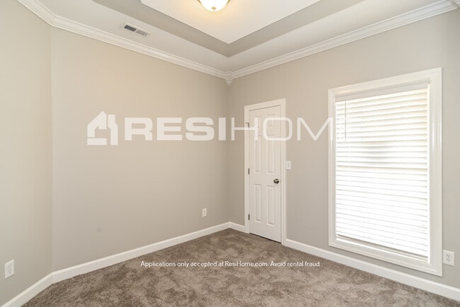 Building Photo - NEWLY RENOVATED HOME--1 MONTH FREE!!
