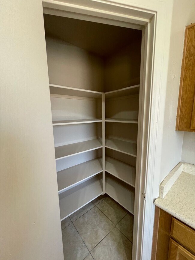 Building Photo - 3 Bedroom - 2 story corner lot - Glendale ...
