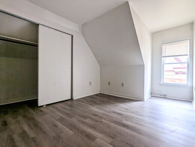 Building Photo - 5552 Black St