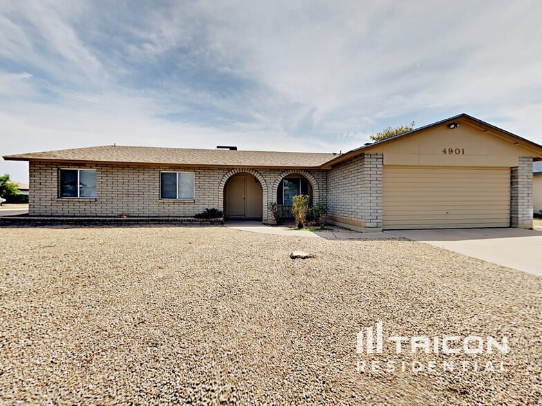 Primary Photo - 4901 W Dahlia Dr