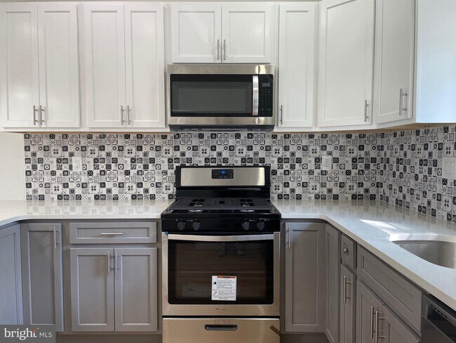 Building Photo - 2112 S 64th St