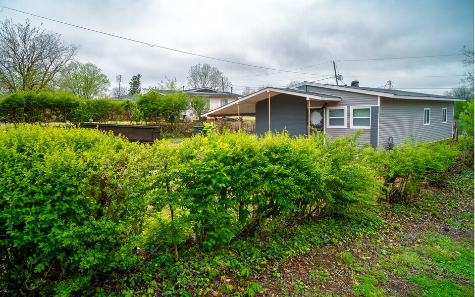 Building Photo - 3825 Crane Dr NE