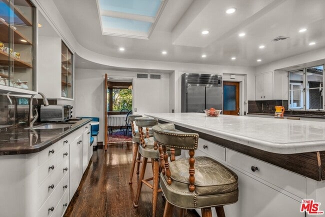 Building Photo - 829 Whittier Dr