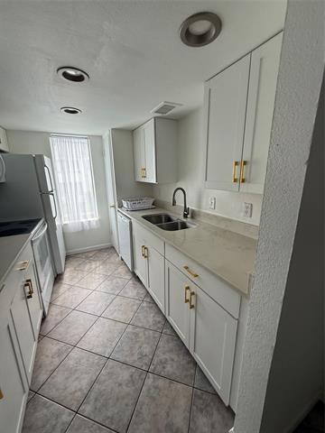 Building Photo - 7431 Holly Hill Dr
