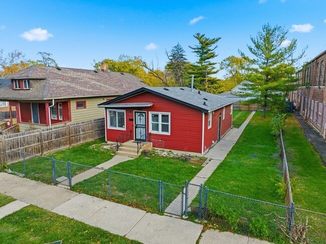 Building Photo - 14921 Lincoln Ave