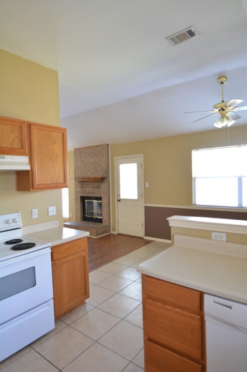 Building Photo - 2712 Greenbriar Ct