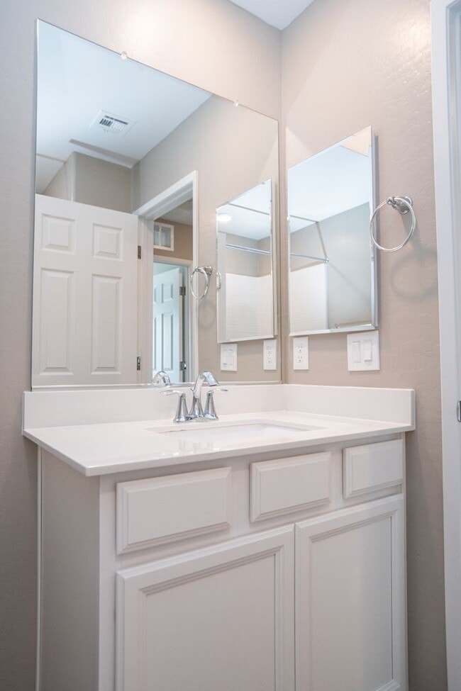 Building Photo - COMING SOON!! GorgeousTownhome in Summerlin