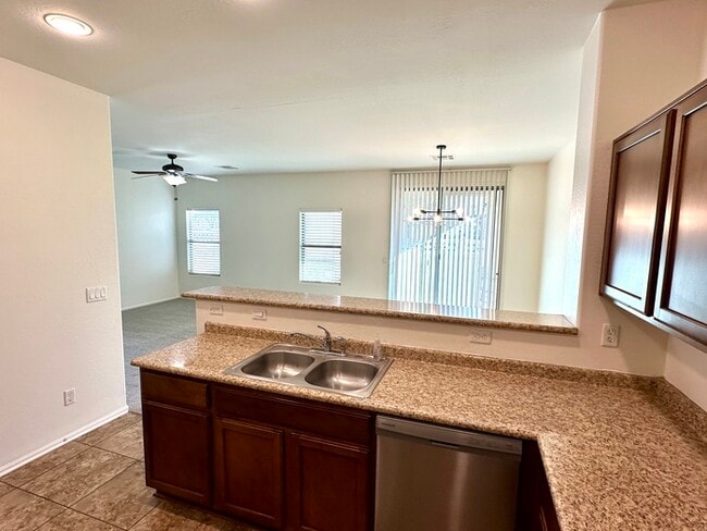 Building Photo - 971 S Deerfield Ln