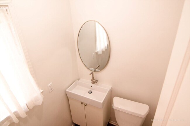 Building Photo - Sunset Drive, 4363-4377