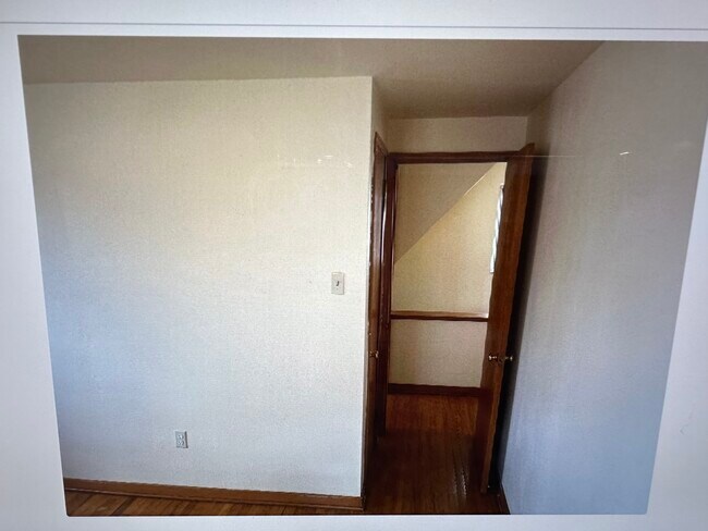 Building Photo - 1649 Westmont Ave