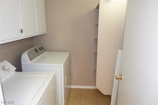 Building Photo - 7885 W Flamingo Rd