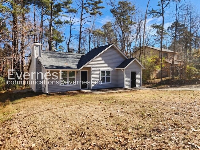 Building Photo - 3 Bed, 2 Bath Home with Fenced Yard / Pet-Friendly / Coming Soon!