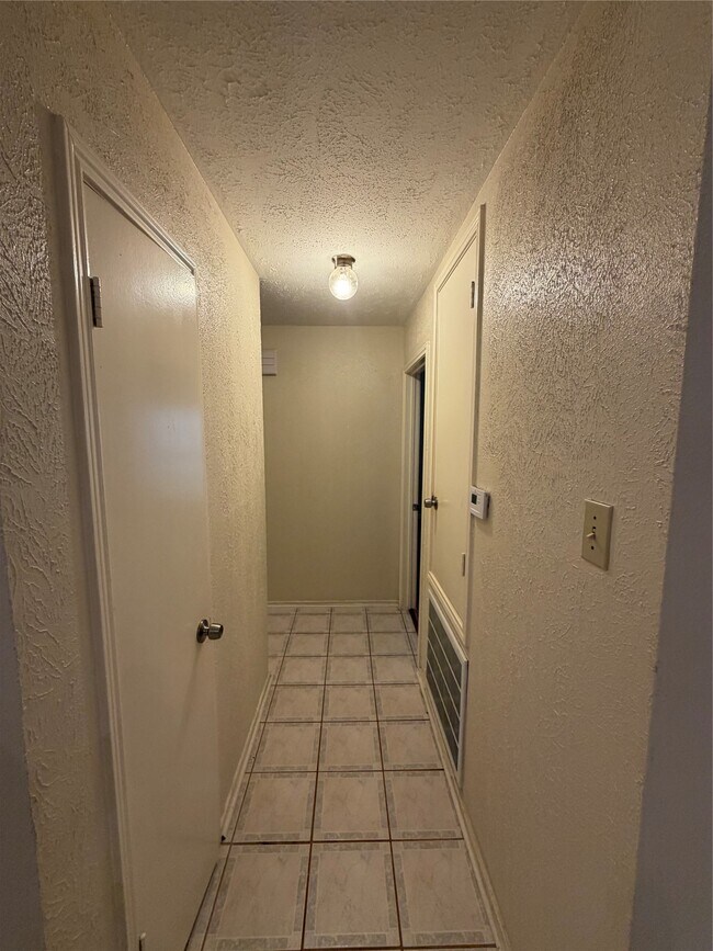 Building Photo - 1423 Elkwood Dr