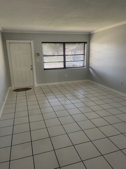 Building Photo - 4704 SW 136th Pl
