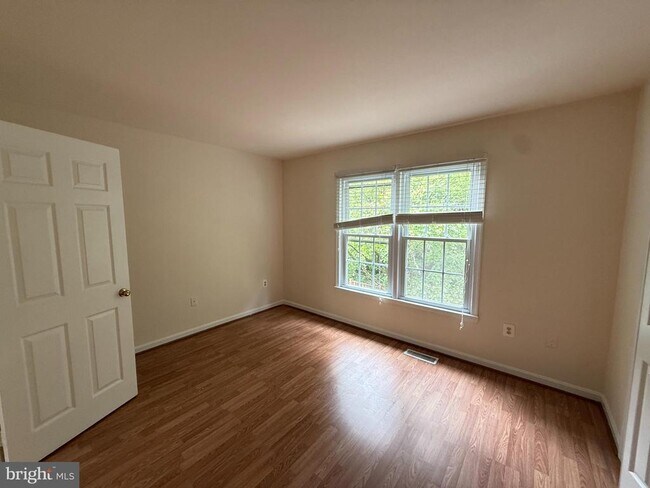 Building Photo - 15066 Maple Glen Ct