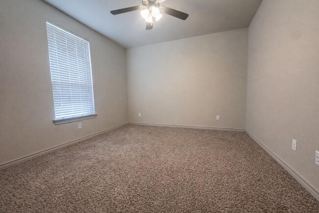 Building Photo - 5305 Kemper St