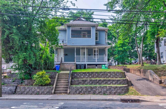 Primary Photo - 144 Teaneck Rd