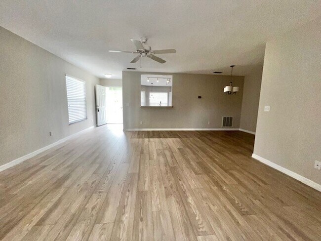 Building Photo - Welcome Home! Updated flooring & fresh interior paint! Move in OCTOBER! Beautiful 3X2 with attach...