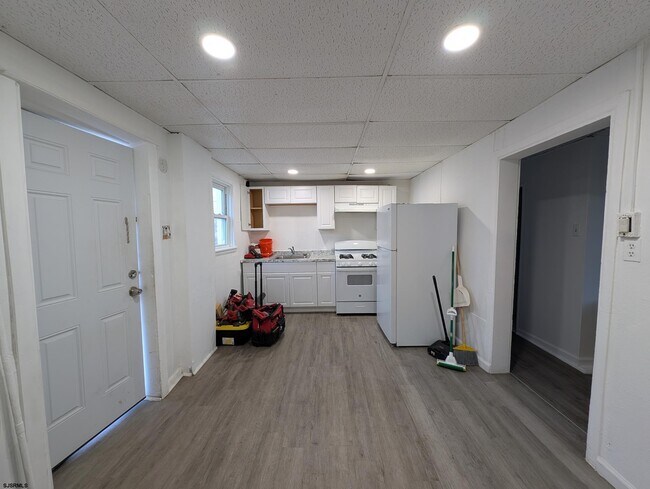 Building Photo - 20 S Bellevue Ave