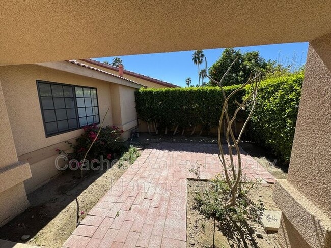 Building Photo - 40588 Clover Ln