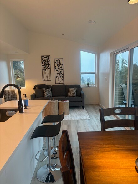 Building Photo - 1195 Wikiup Dr