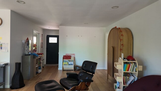 Building Photo - 1572 Meadow Ln