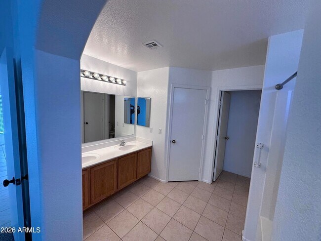 Building Photo - 3043 W Covey Ln