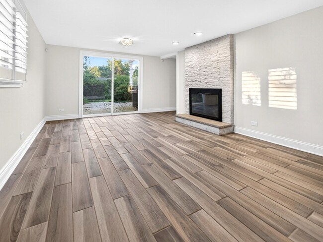 Building Photo - 800 Ridgemoor Dr
