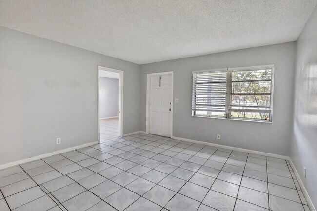 Building Photo - 1490 NW 20th St