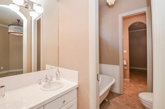 Building Photo - 12316 Oak Bend Cir