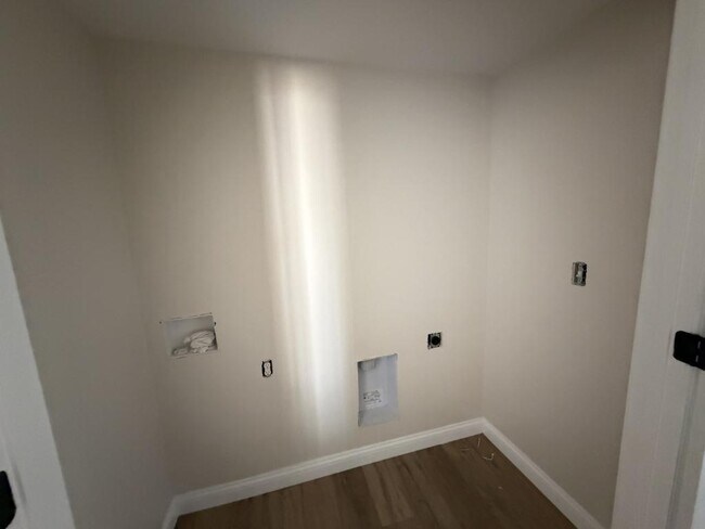Building Photo - 142 Pinehurst Wy