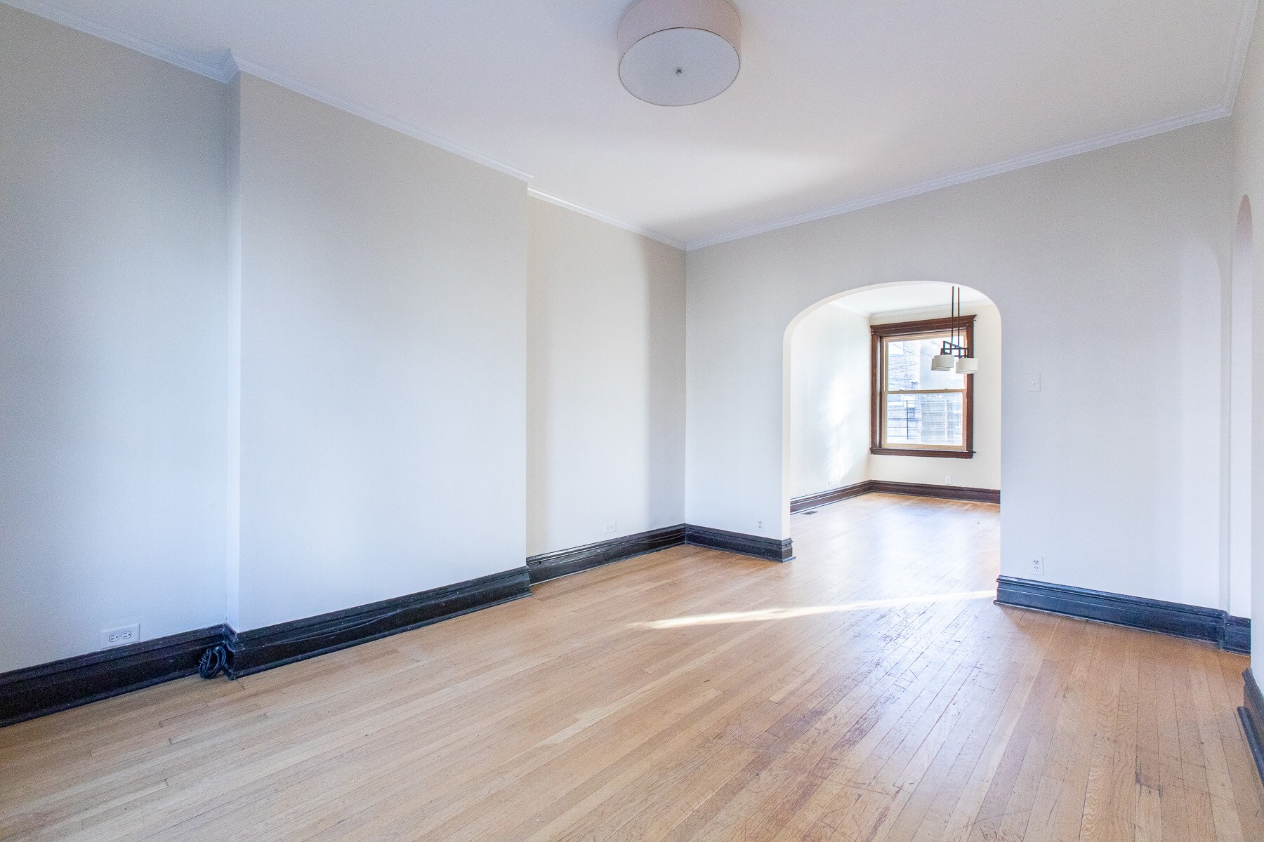 Living Room - 1409 W Belle Plaine Ave