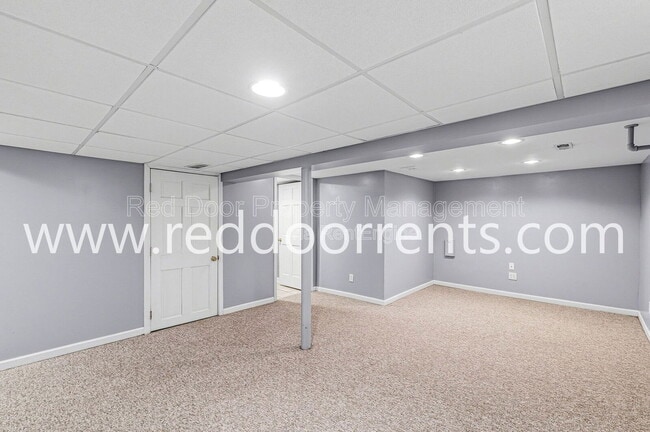 Building Photo - 6115 Indianola Ave