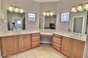 Building Photo - 451 S Rockcreek Dr