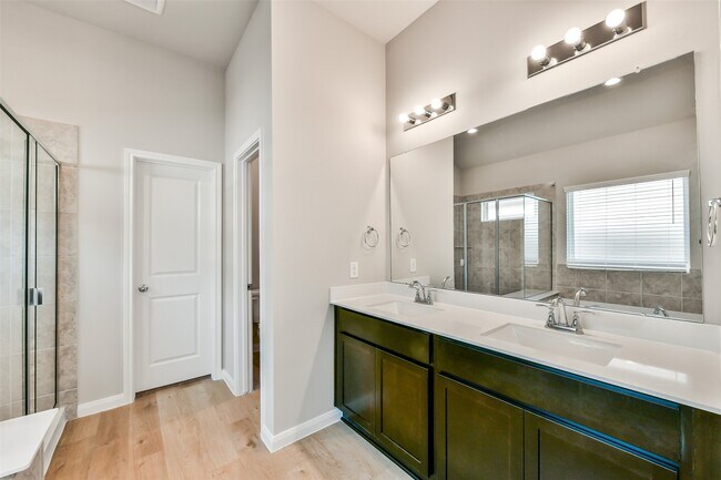 Building Photo - 3915 Sugardale St