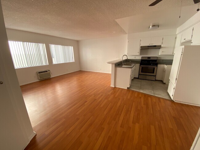 Beautiful hardwood laminate. - 1731 N Normandie Ave