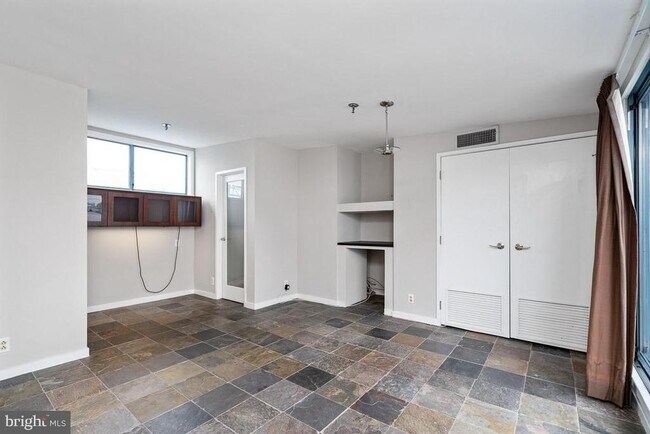 Building Photo - 7 N Christopher Columbus Blvd