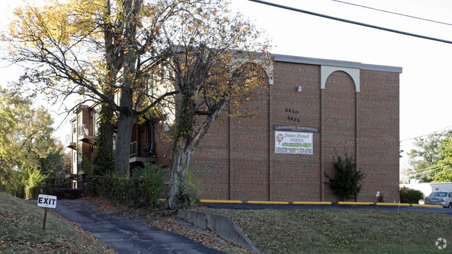 Primary Photo - Grand Tree Apartments